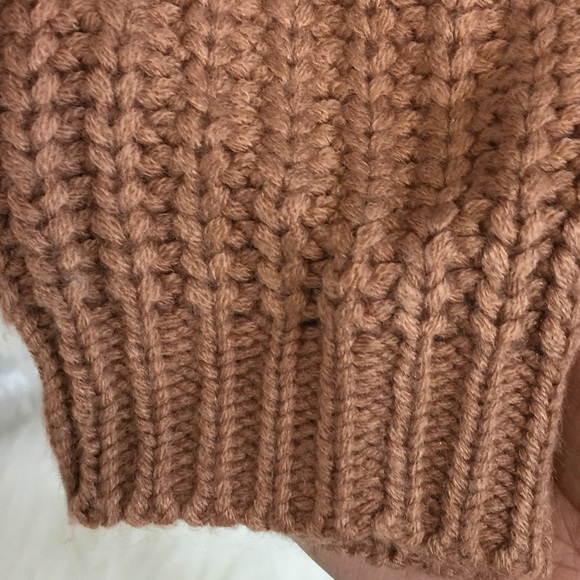 Nice sweater - Picture 5 of 6